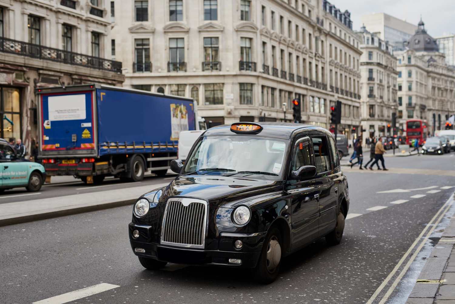 Read more about the article London Taxi And Private Hire TPH/204